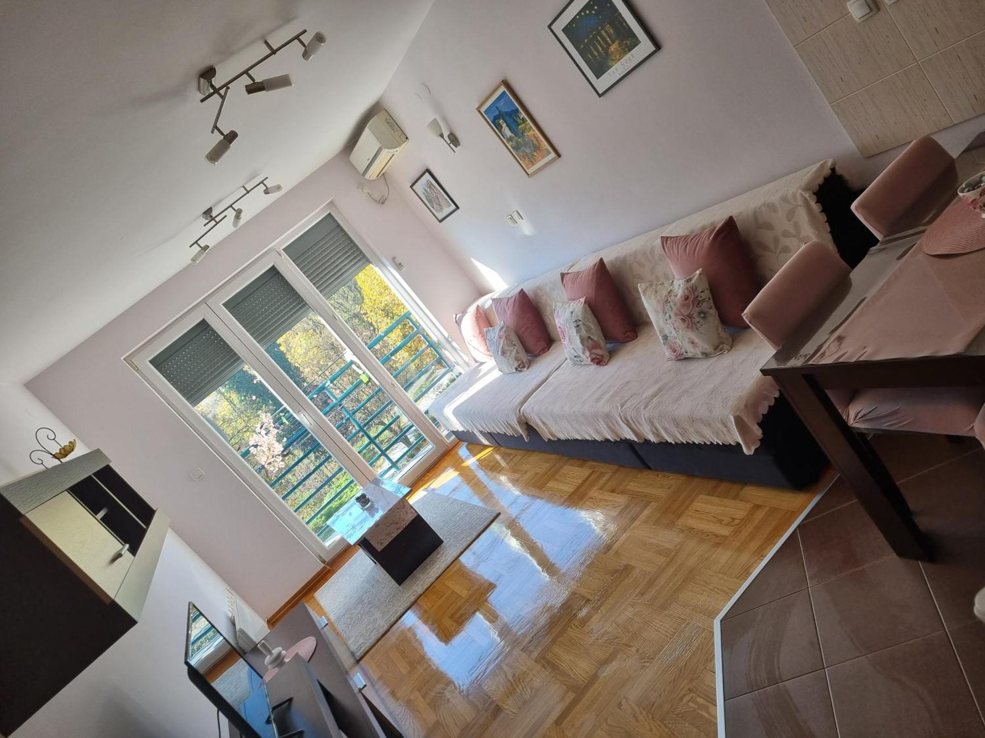 Studio Apartman Zvezdana Noc Vrnjacka Banja Bagian luar foto